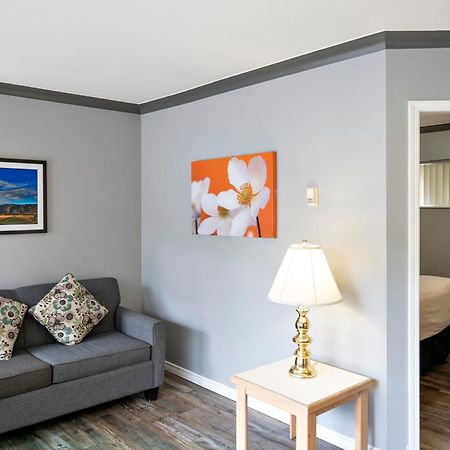פנטיקטון Tiki Shores Inn & Suites מראה חיצוני תמונה