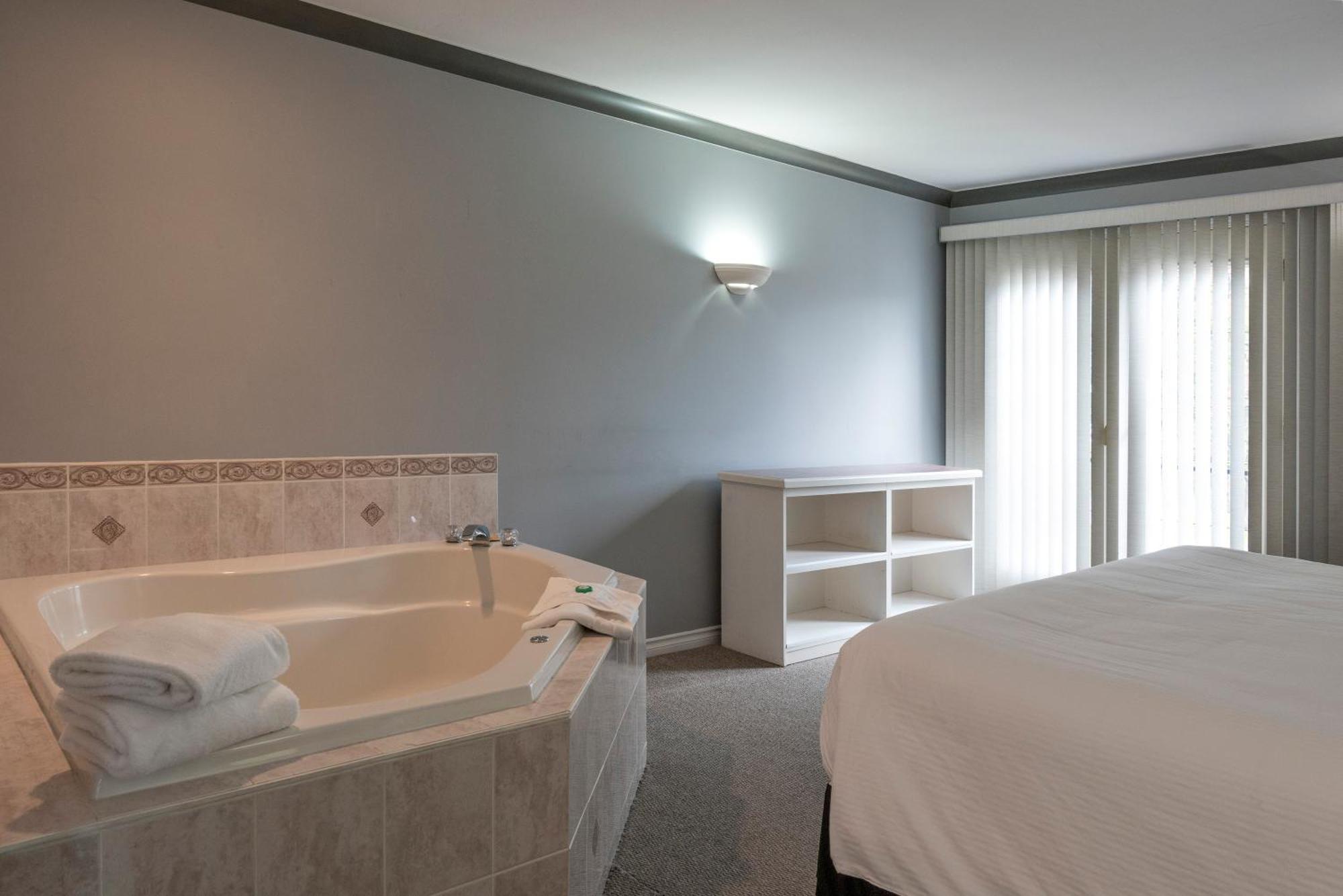פנטיקטון Tiki Shores Inn & Suites מראה חיצוני תמונה