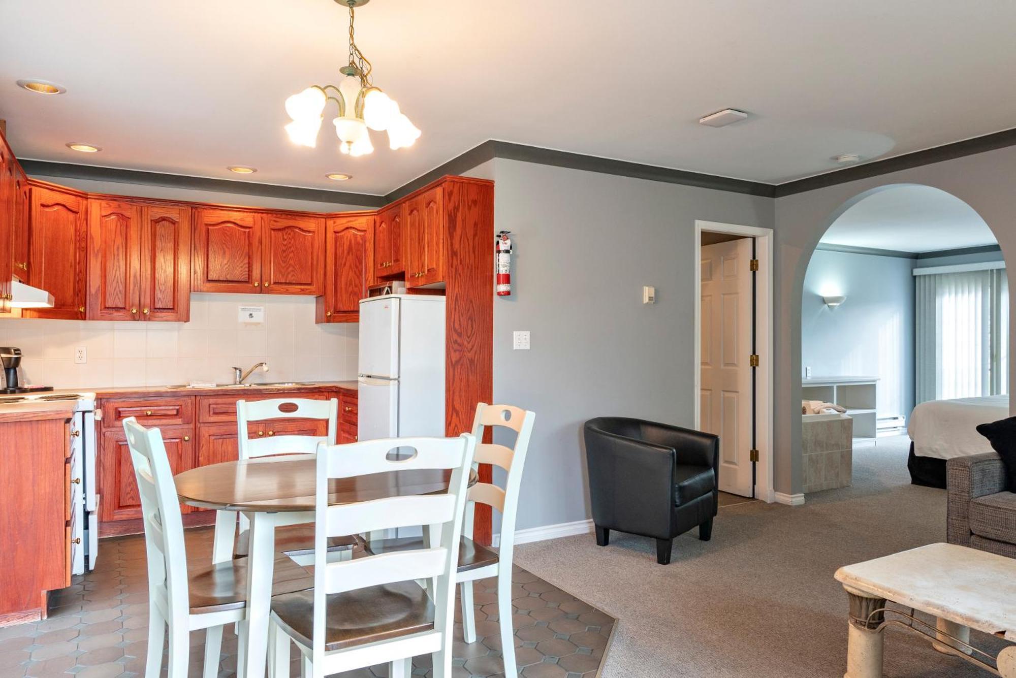 פנטיקטון Tiki Shores Inn & Suites מראה חיצוני תמונה